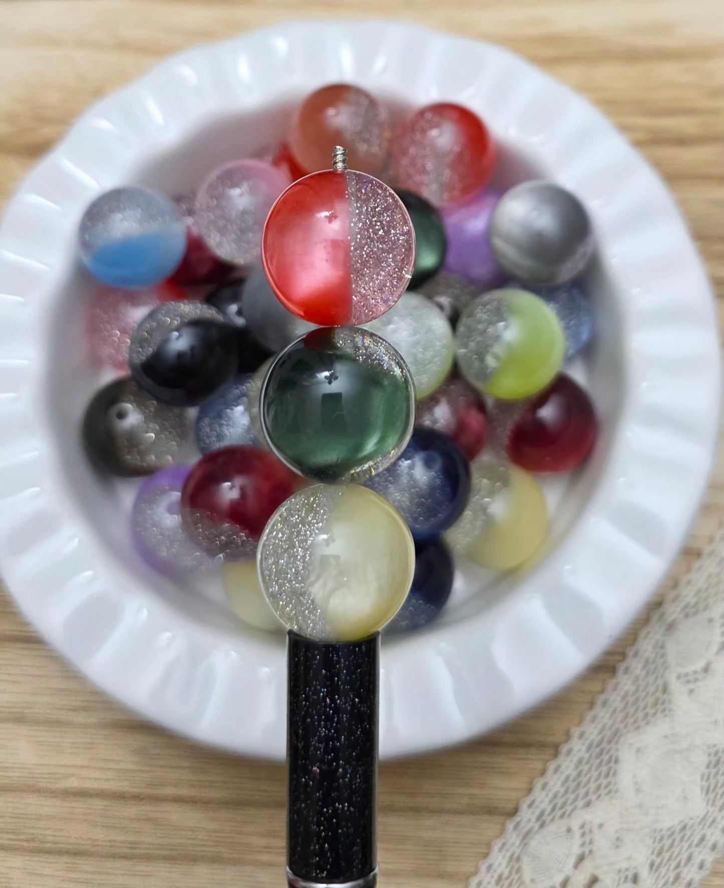20mm Half Glitter Cat Eye Acrylic Beads – 4 Piece Pack