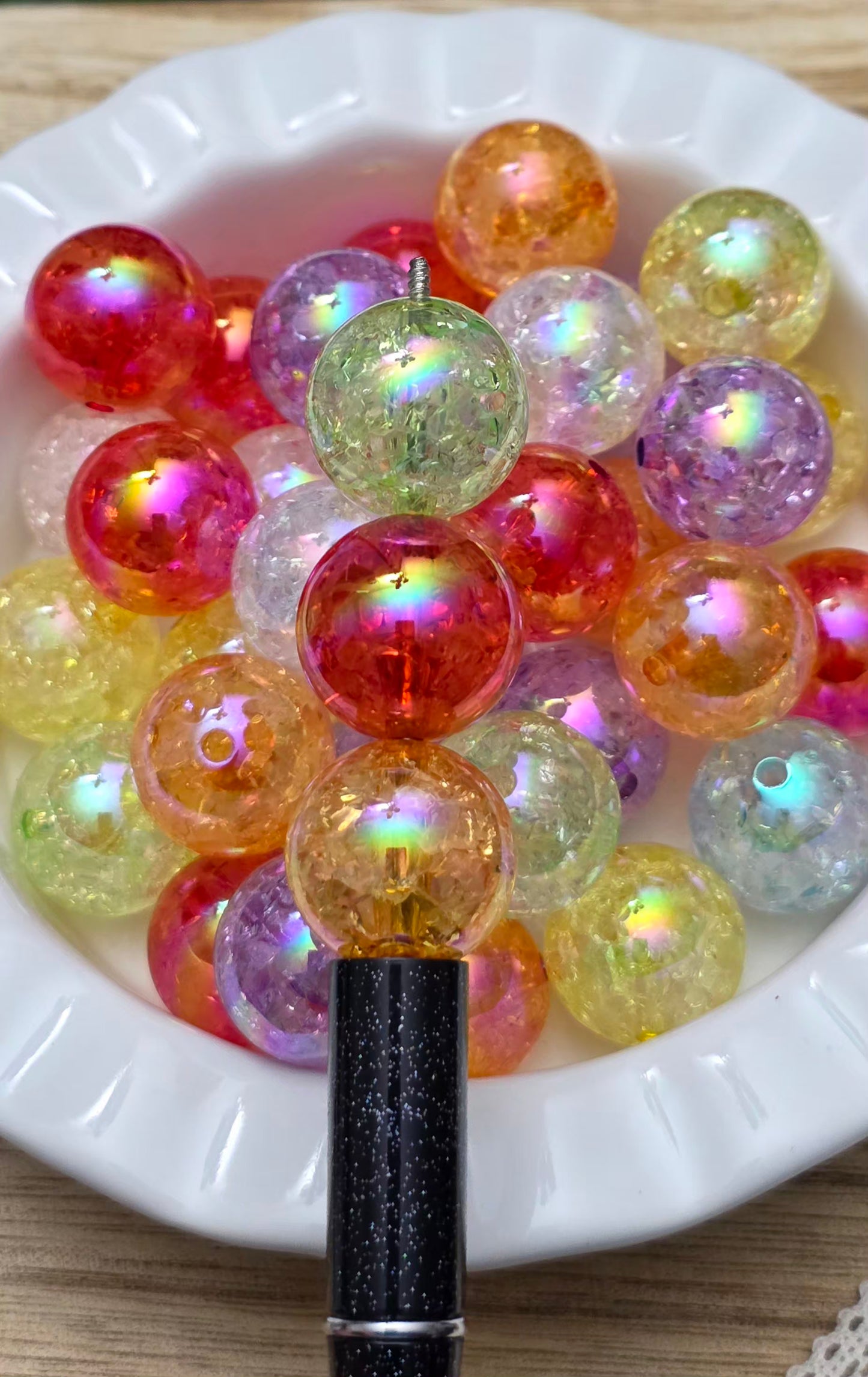 20MM Iridescent Crackle Acrylic Beads ā 4 Piece Pack
