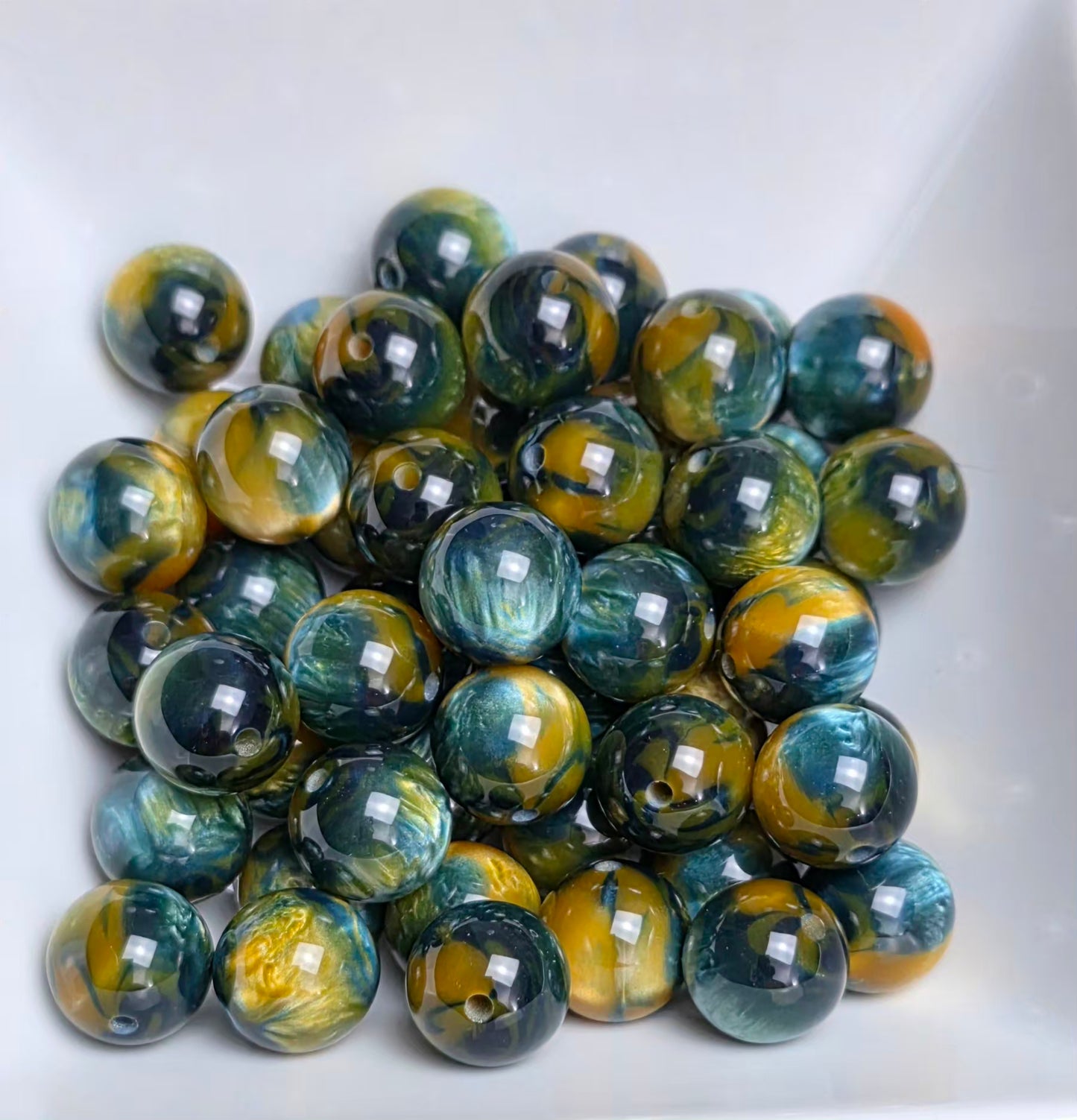 Golden Lagoon 16mm Acrylic Beads – 10 Pack