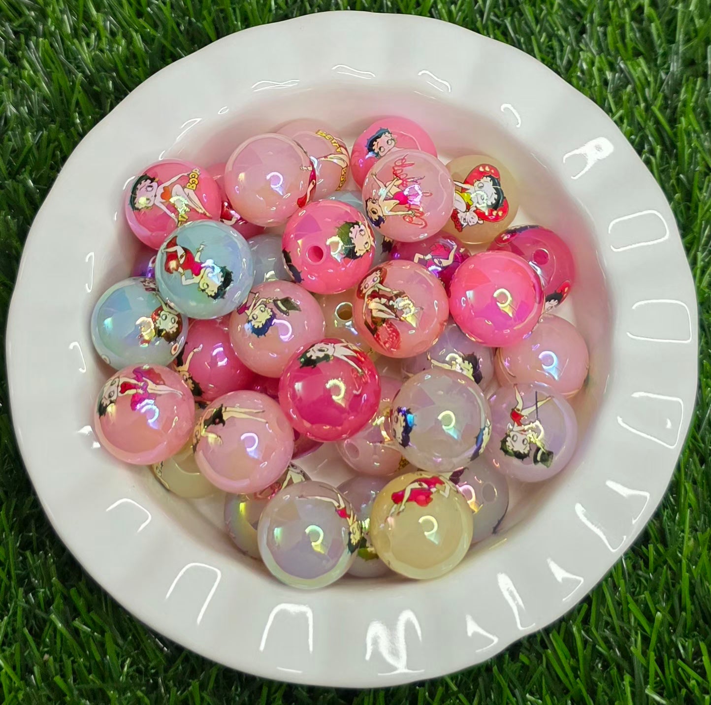 20mm Retro Diva Acrylic Beads – 4 Pack