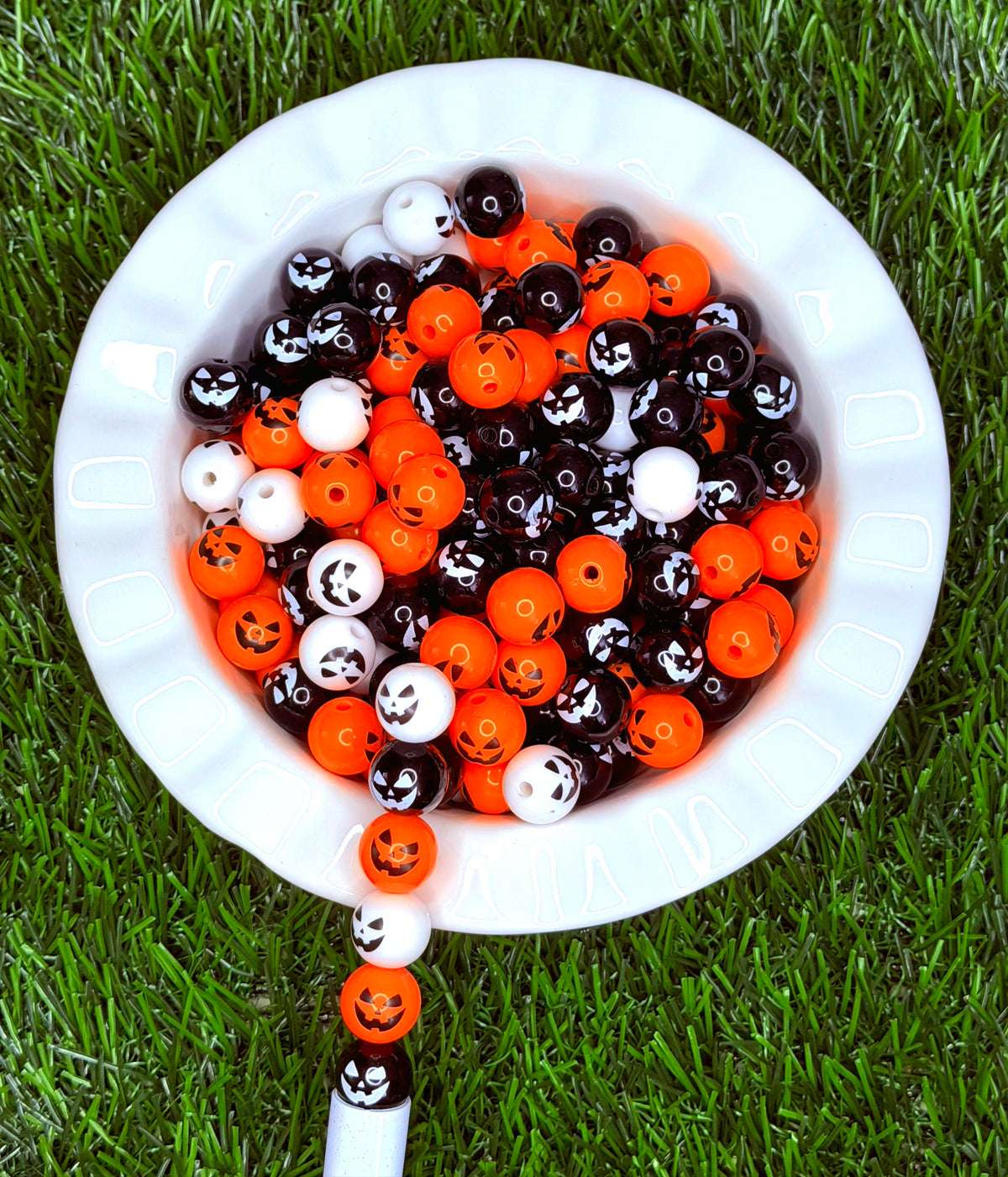 12mm Pumpkin Face Acrylic Beads – 20 Pack