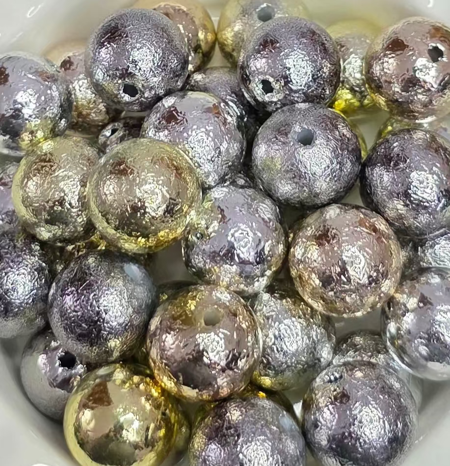 20mm Textured Metallic Foil Acrylic Beads – 4 Pack