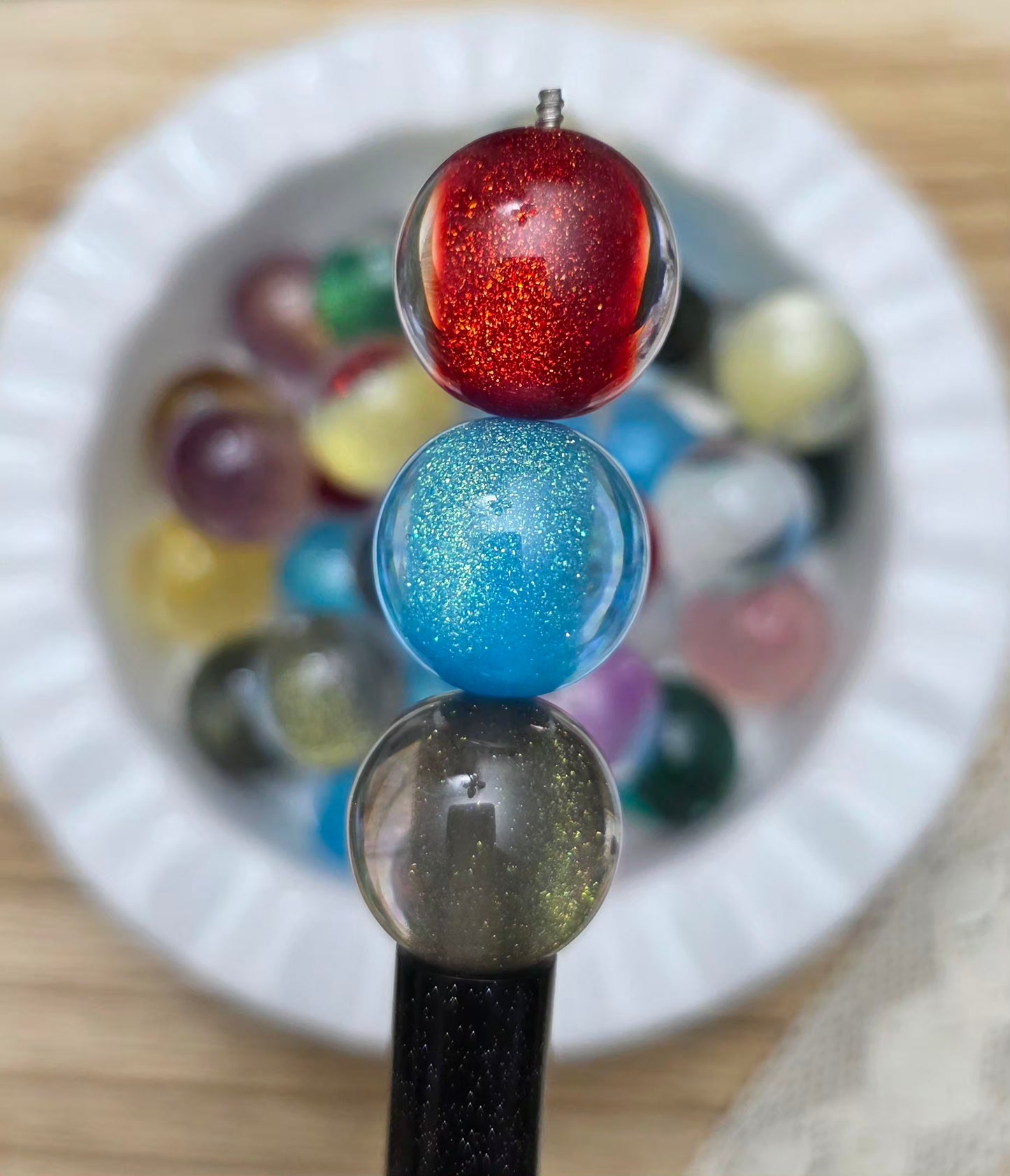 20mm Glitter Core Acrylic Beads – 4 Piece Pack