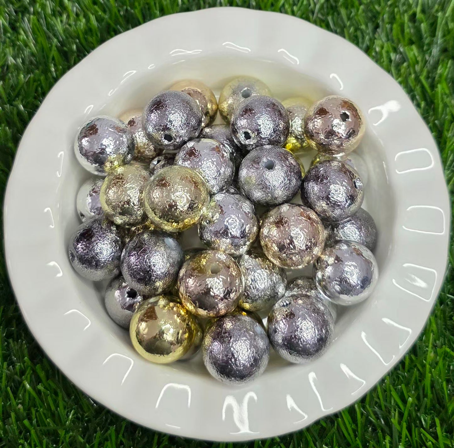 20mm Textured Metallic Foil Acrylic Beads – 4 Pack