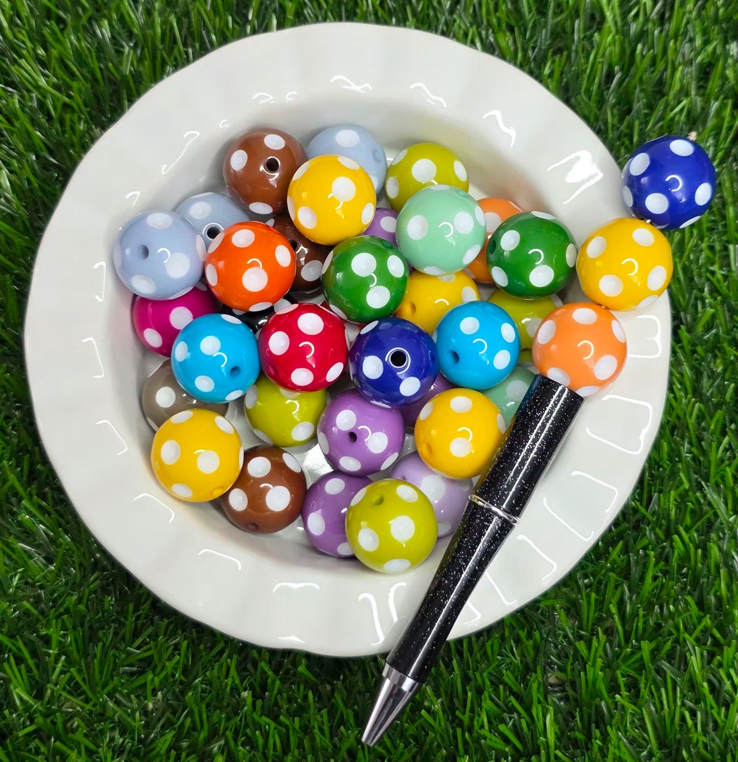 20mm Polka Dot Bubble Gum Acrylic Beads – 4 Pack