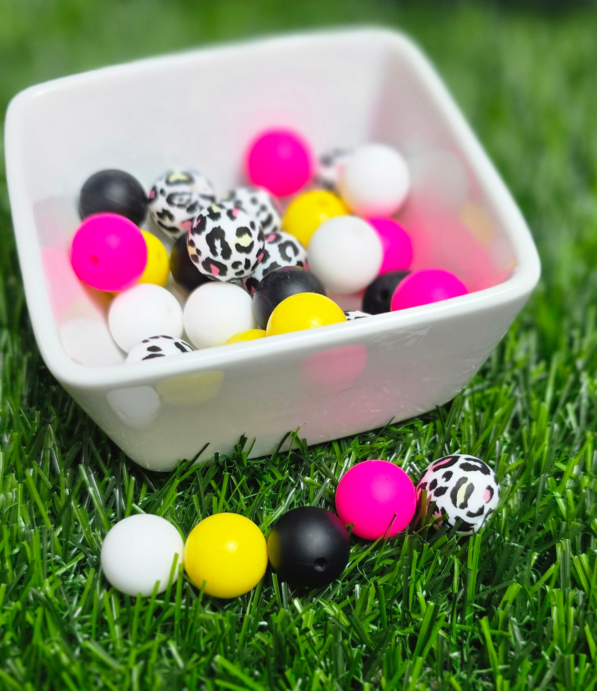 Chic Jungle – 15mm Curated Silicone Bead Mix – 25 Pieces