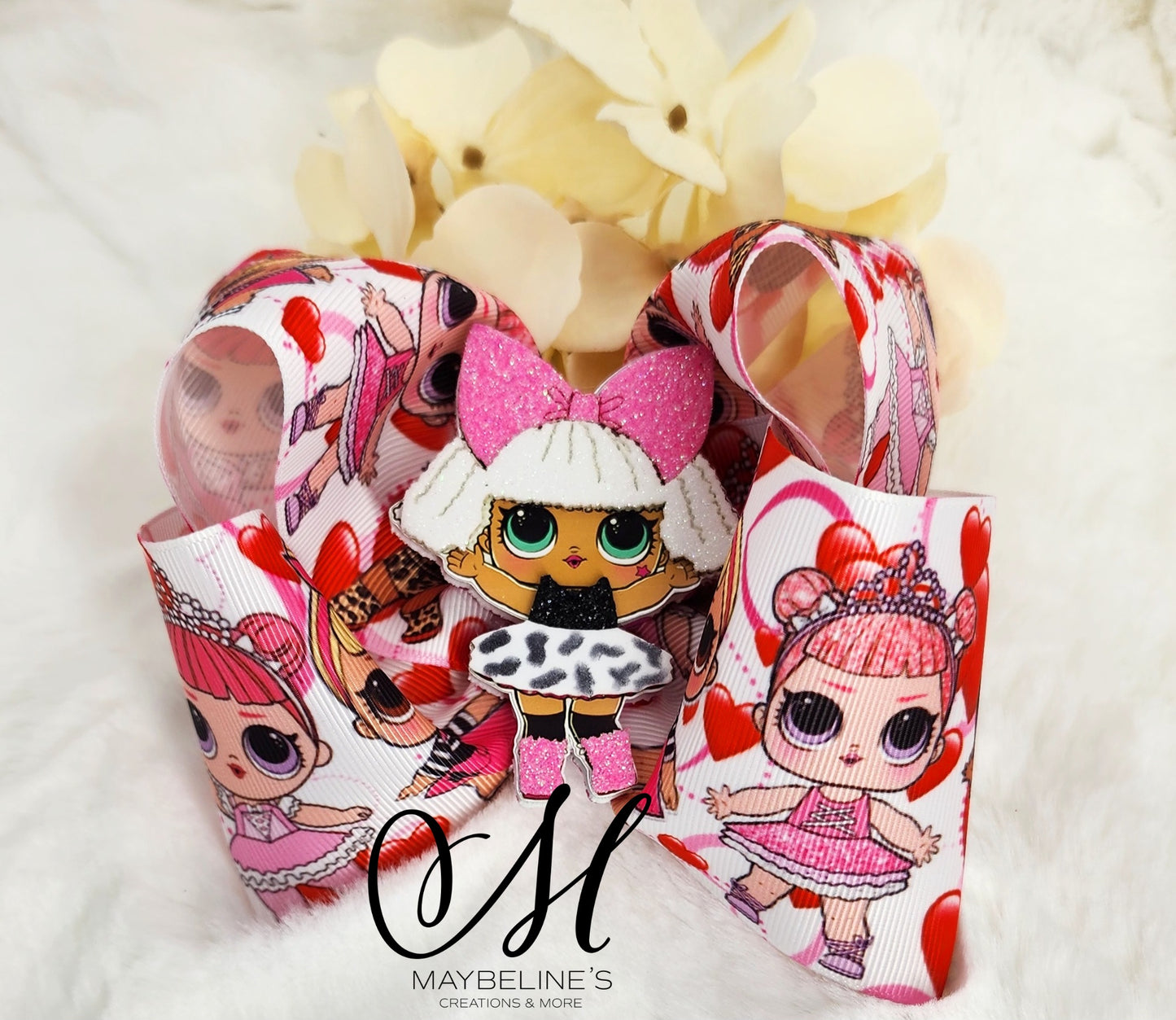 Boutique hairbow with Doll Shaker