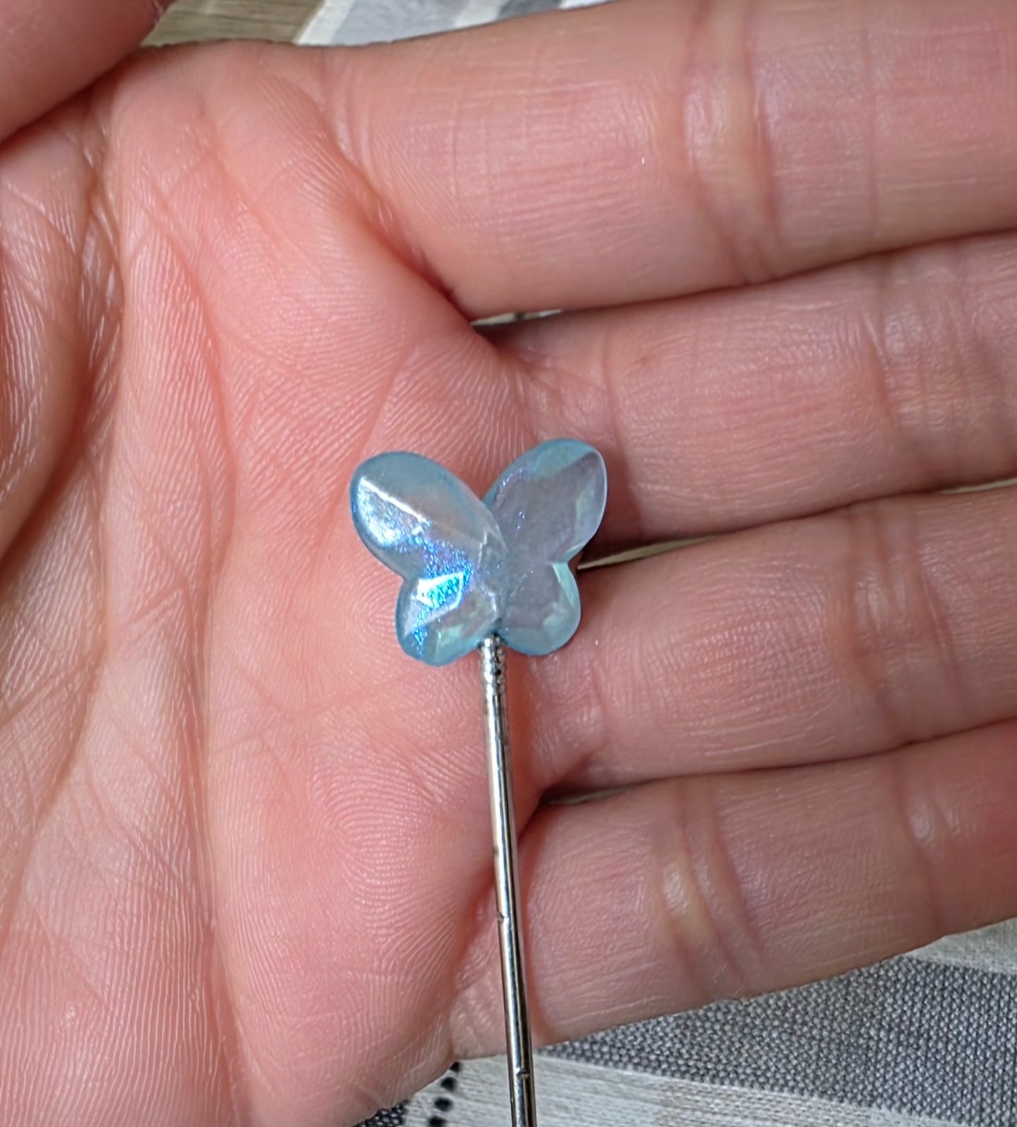 Glow in the dark mini butterflies beads. Great for jewelry make, keychains, phone charms. (Not suitable for beadable pens) 10pcs randomly packed