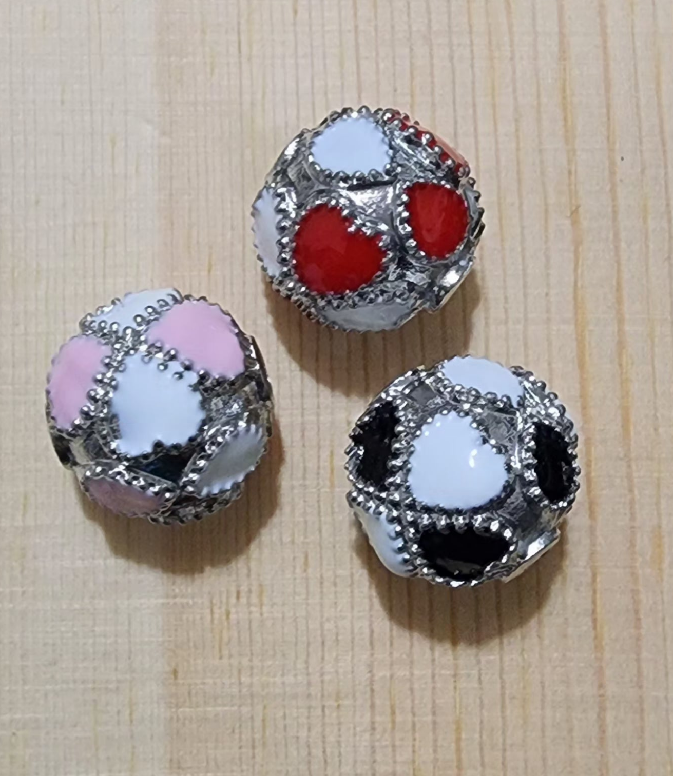 Alloy Clover 15mm beads - black with white - pink and white - red and white