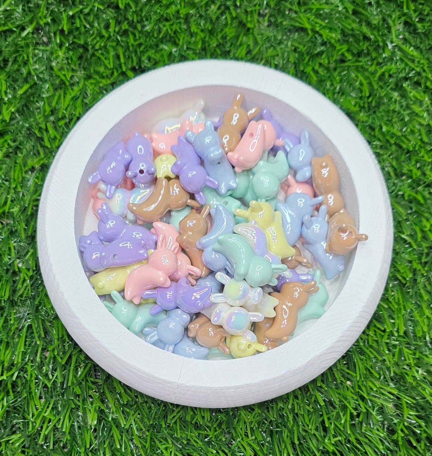 Mini acrylic bunny beads. Great for making jewelry, keychains, phone charms, etc. (NOT suitable for beadable pens) 10pcs randomly packed