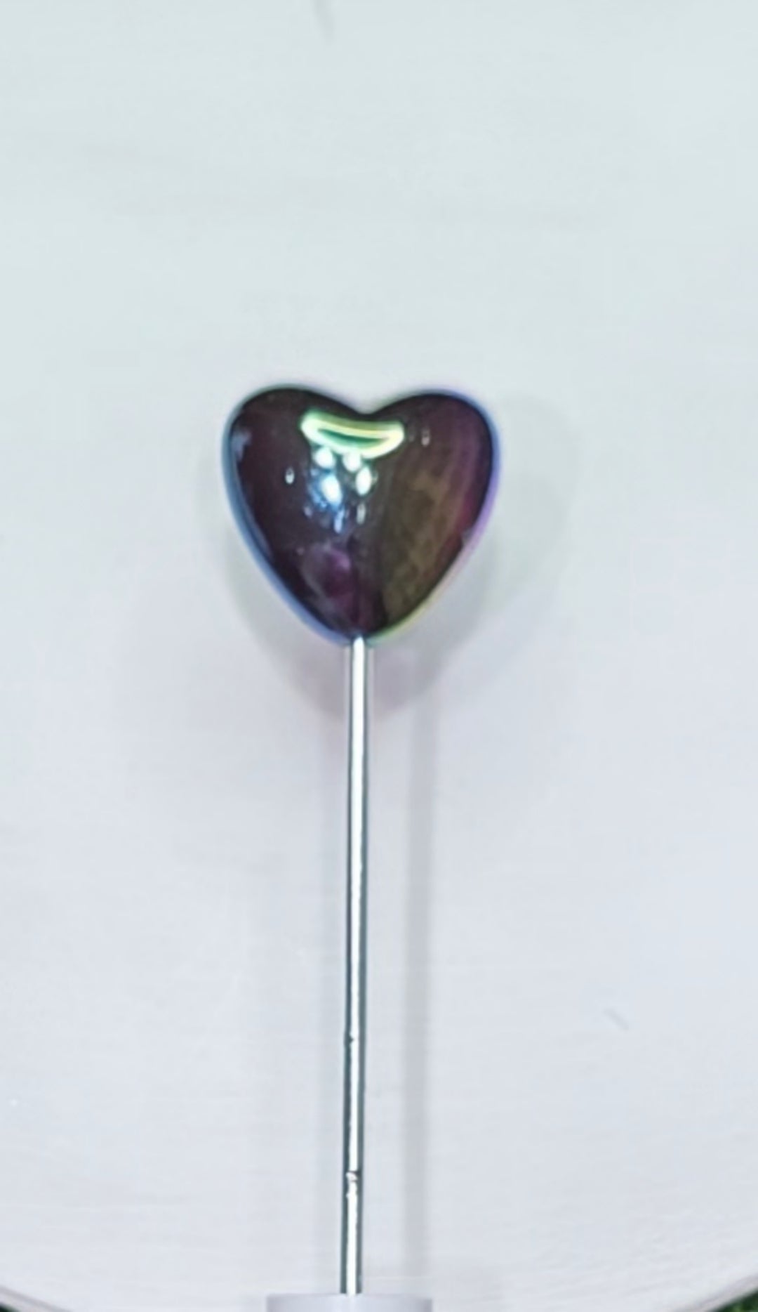 Black acrylic heart beads. (Not suitable for beadable pens) 8 pack