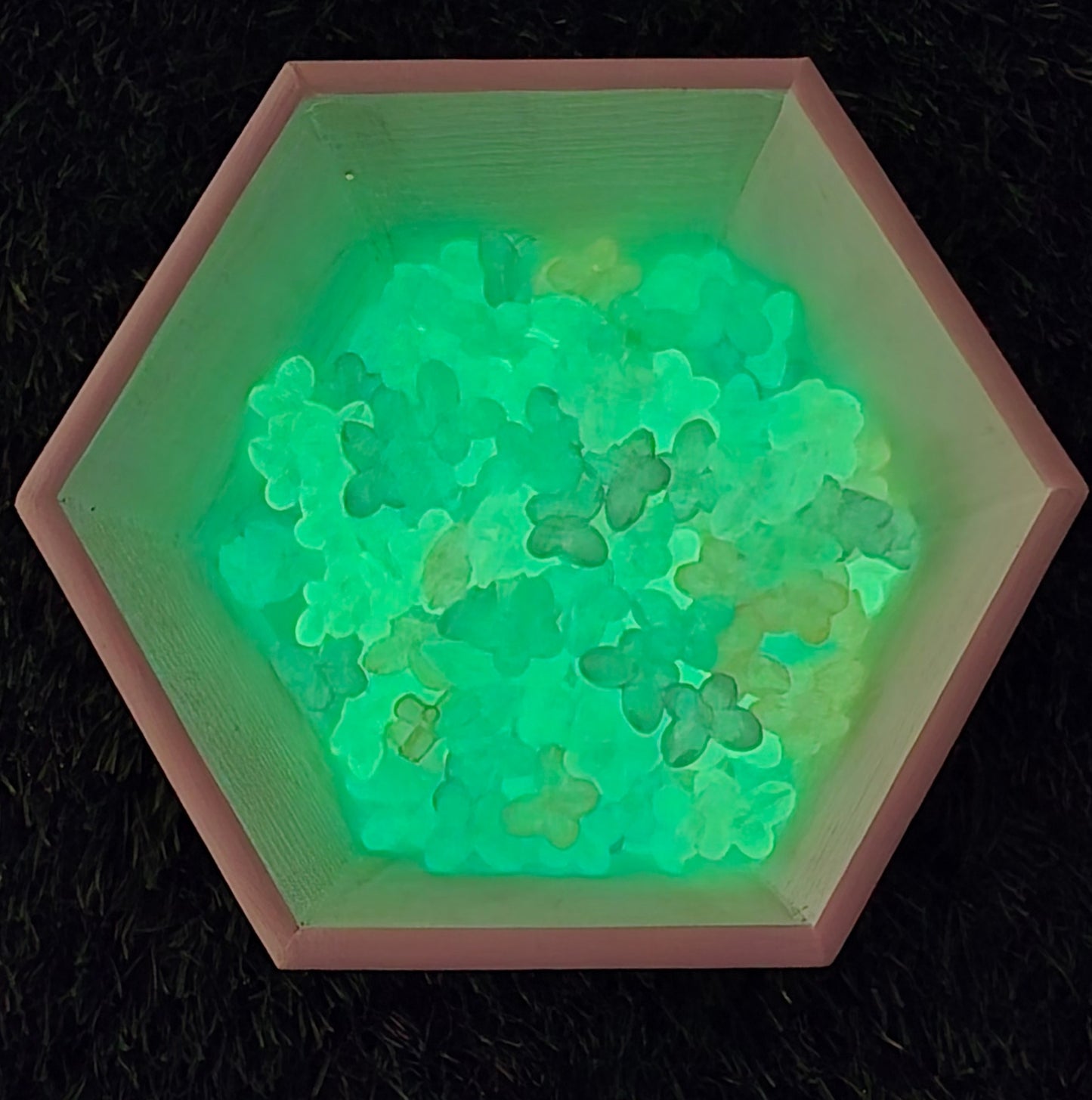 Glow in the dark mini butterflies beads. Great for jewelry make, keychains, phone charms. (Not suitable for beadable pens) 10pcs randomly packed