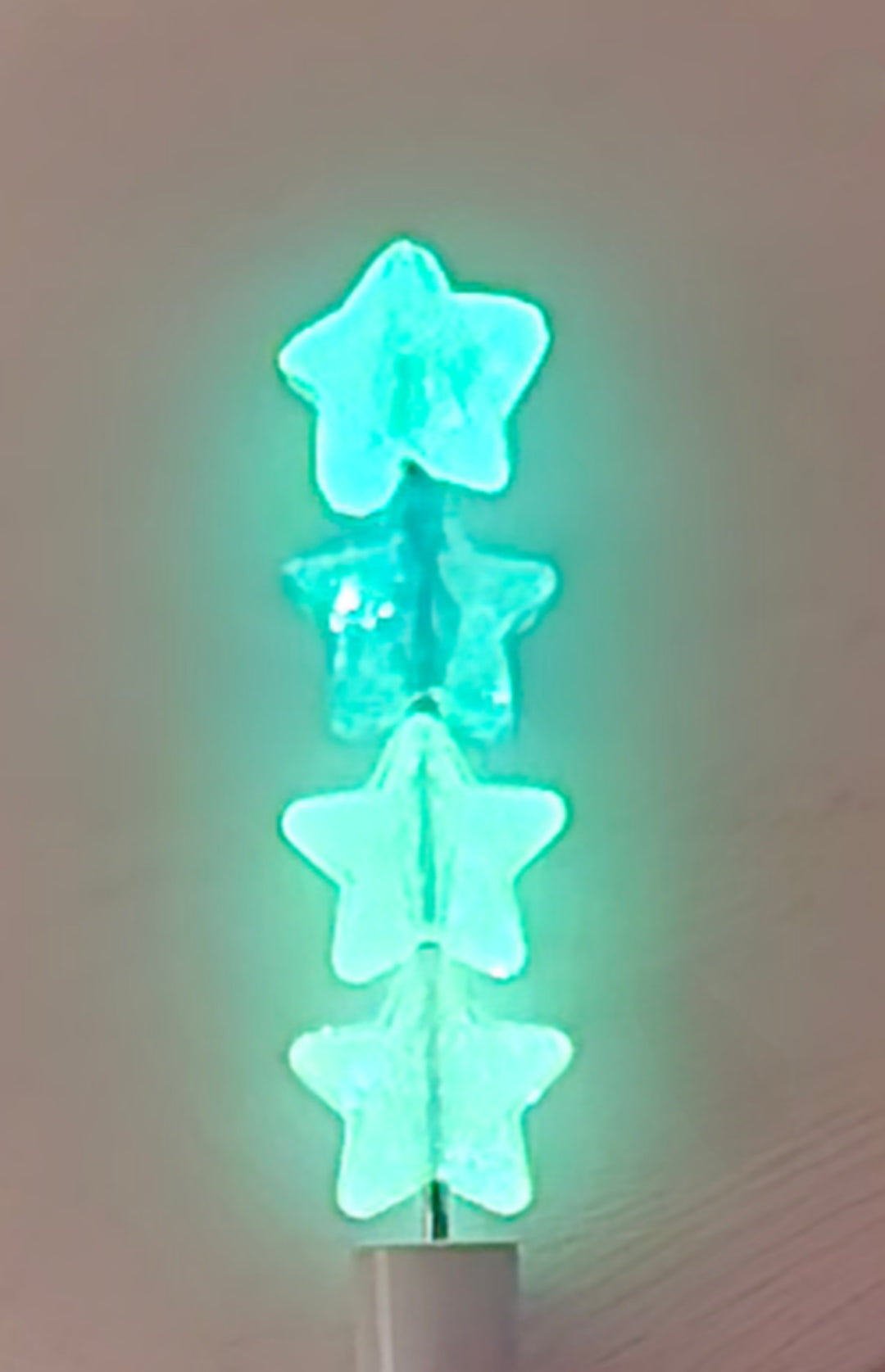 Glow in the dark glitter acrylic star beads. 8pcs randomly packed