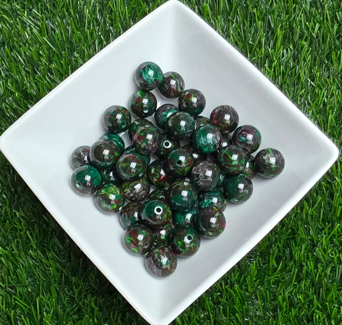 Poison Ivy 16mm Acrylic Beads – 10 Pack