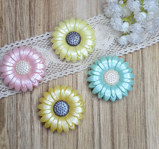 Pearl Shimmer Daisy Silicone Focal Bead