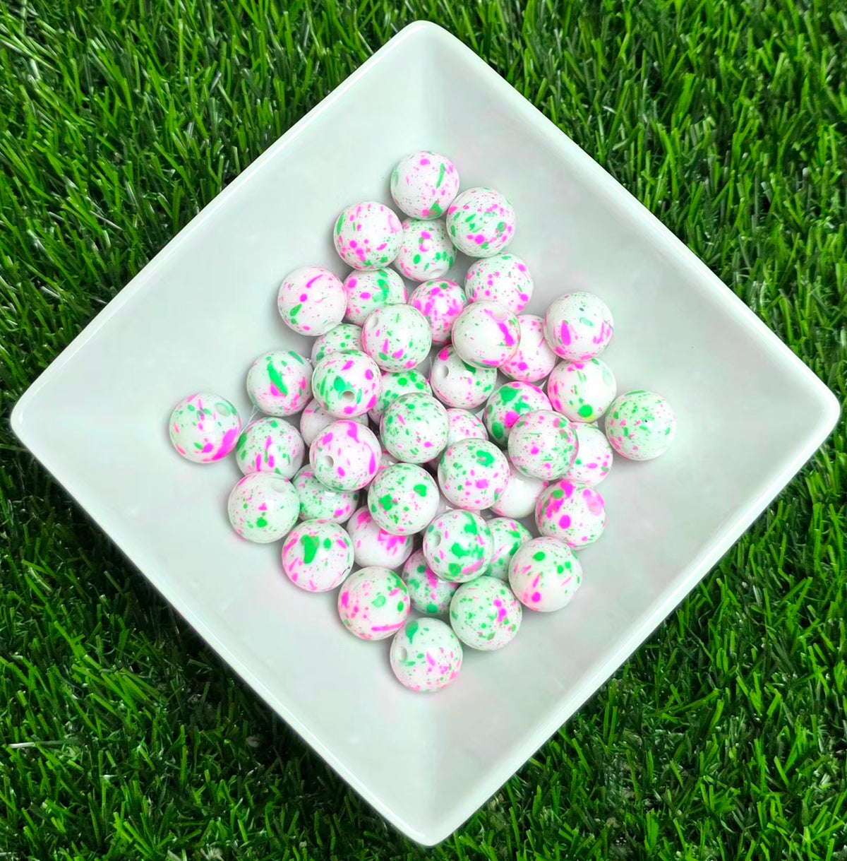 White Pink & Green Splatter Acrylic Beads – 16mm - 5 Pack
