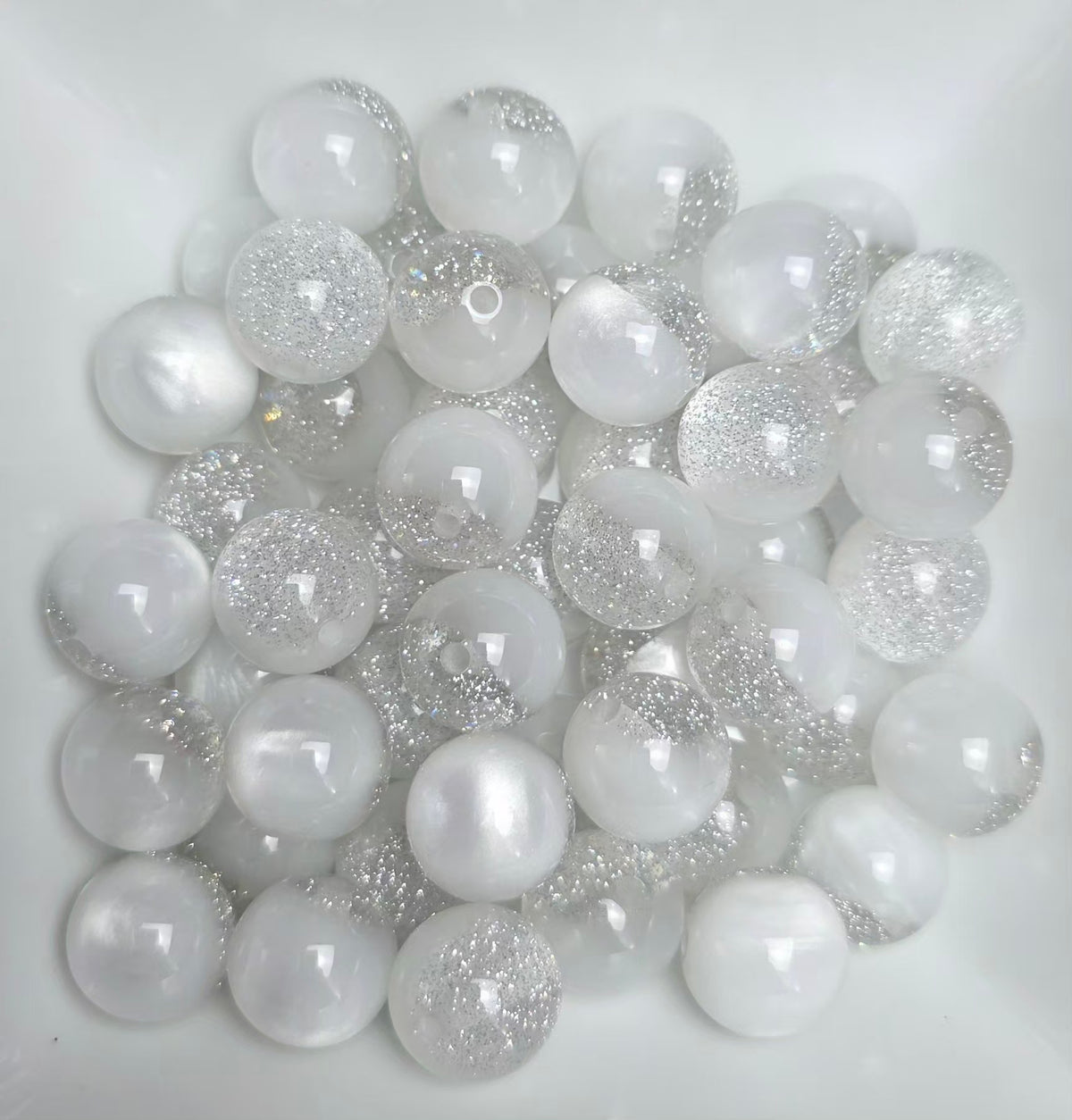 White & Silver Glitter Cat Eye Acrylic Beads – 16mm – 5 Pack