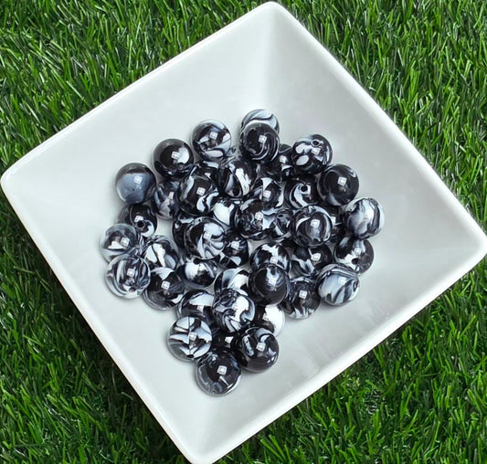 Tuxedo Swirl 16mm Acrylic Beads – 10 Pack