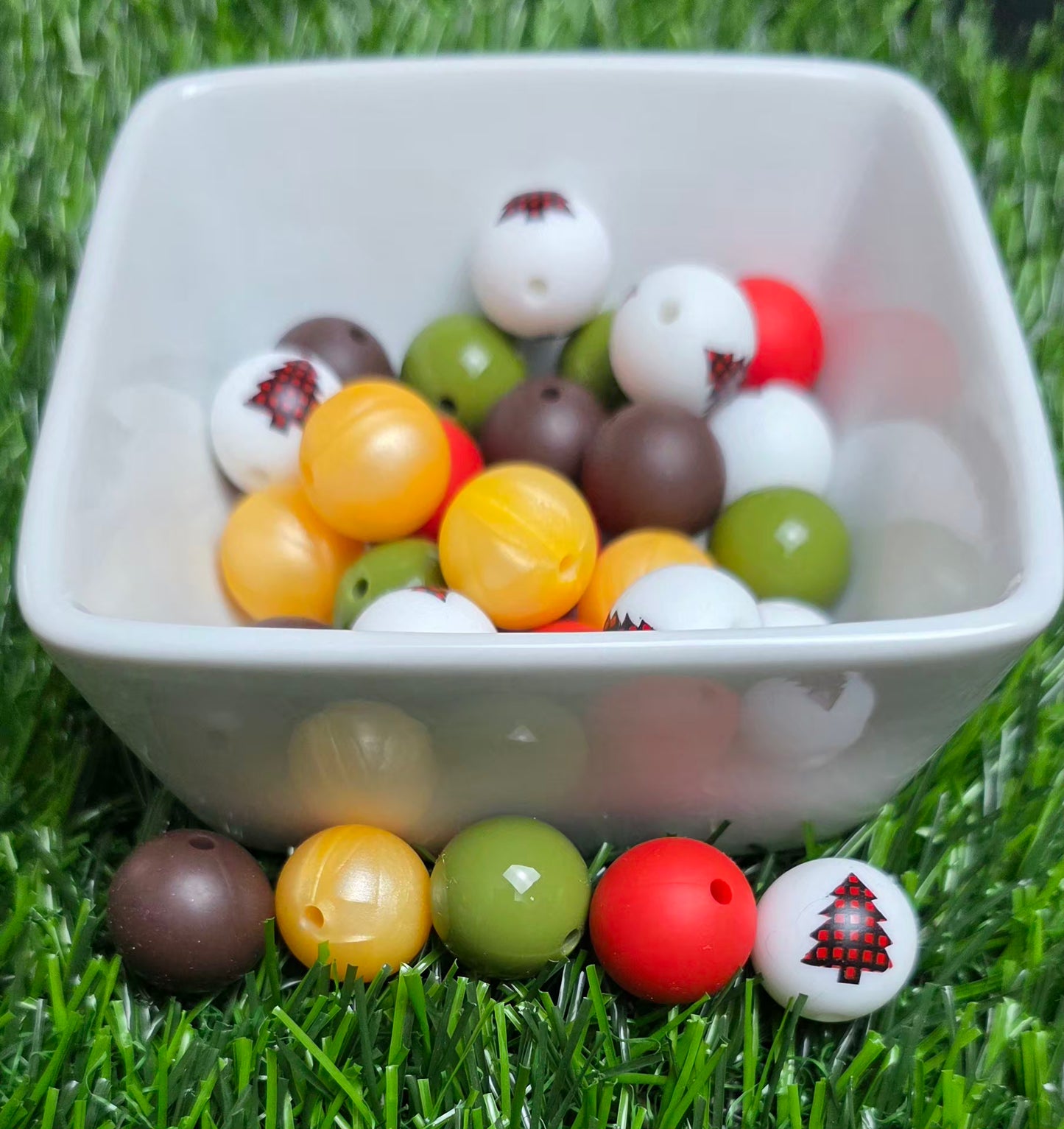 Cozy Christmas – 15mm Curated Silicone Bead Mix – 25 Pieces