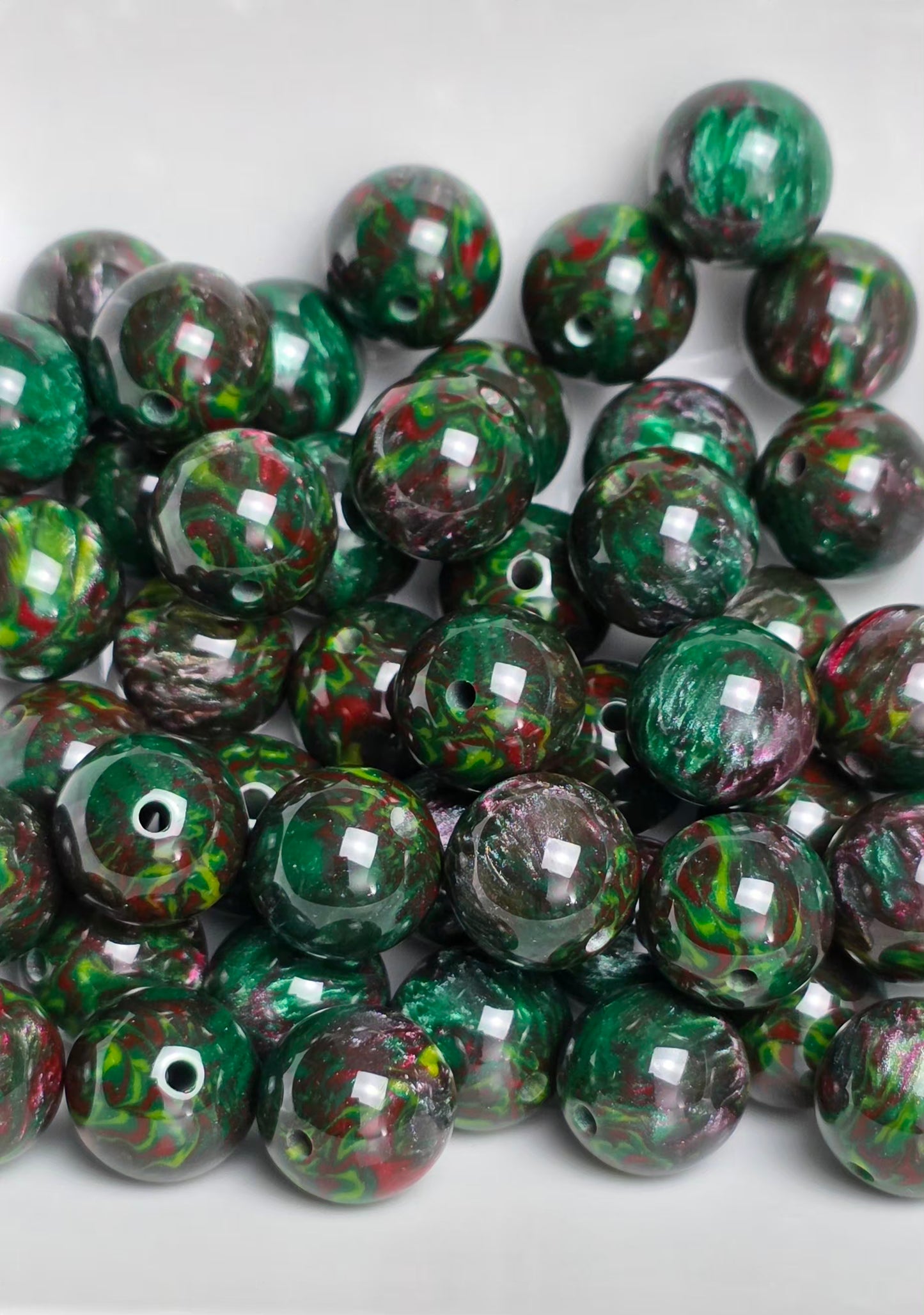 Poison Ivy 16mm Acrylic Beads – 10 Pack