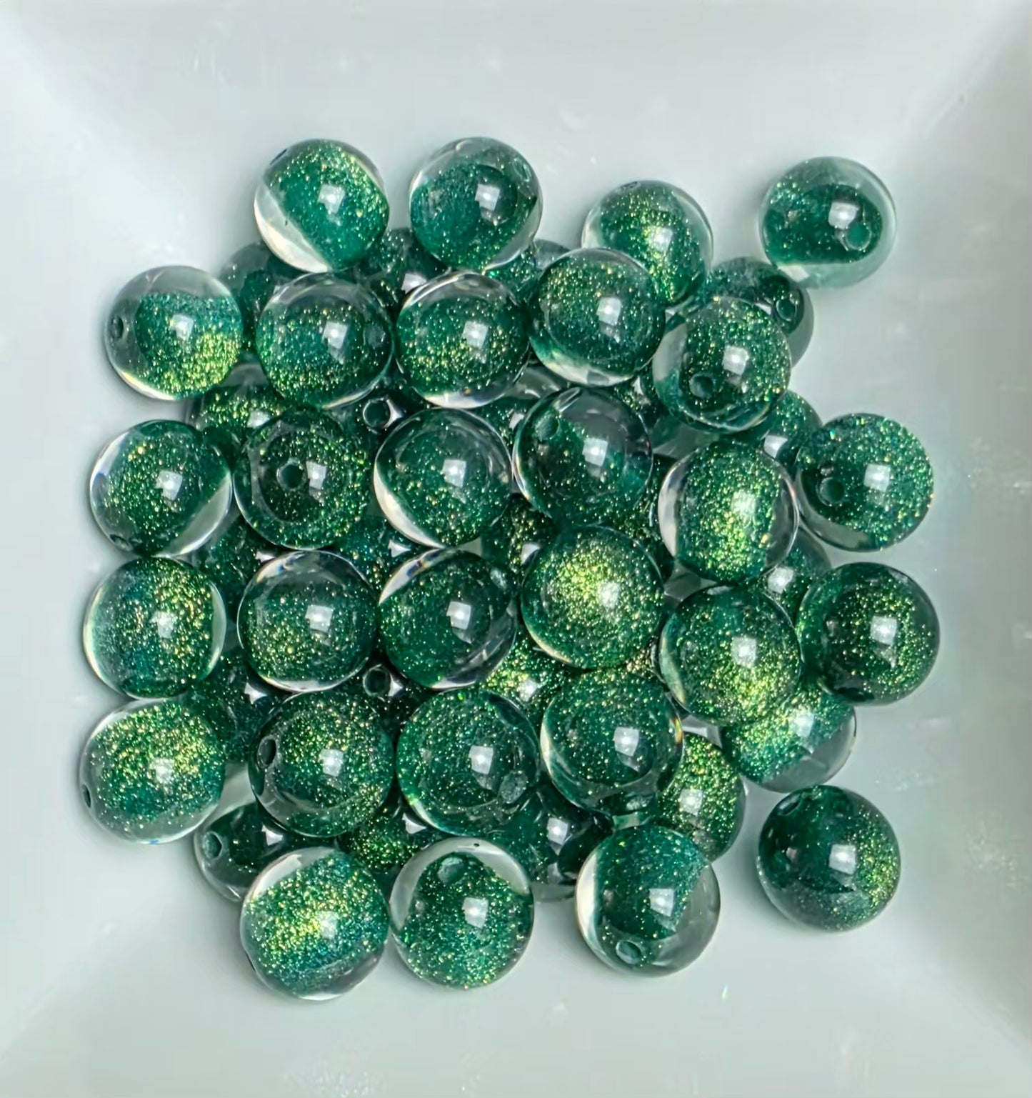 Emerald Green Glitter Shimmer Acrylic Beads – 16mm – 10 Pack