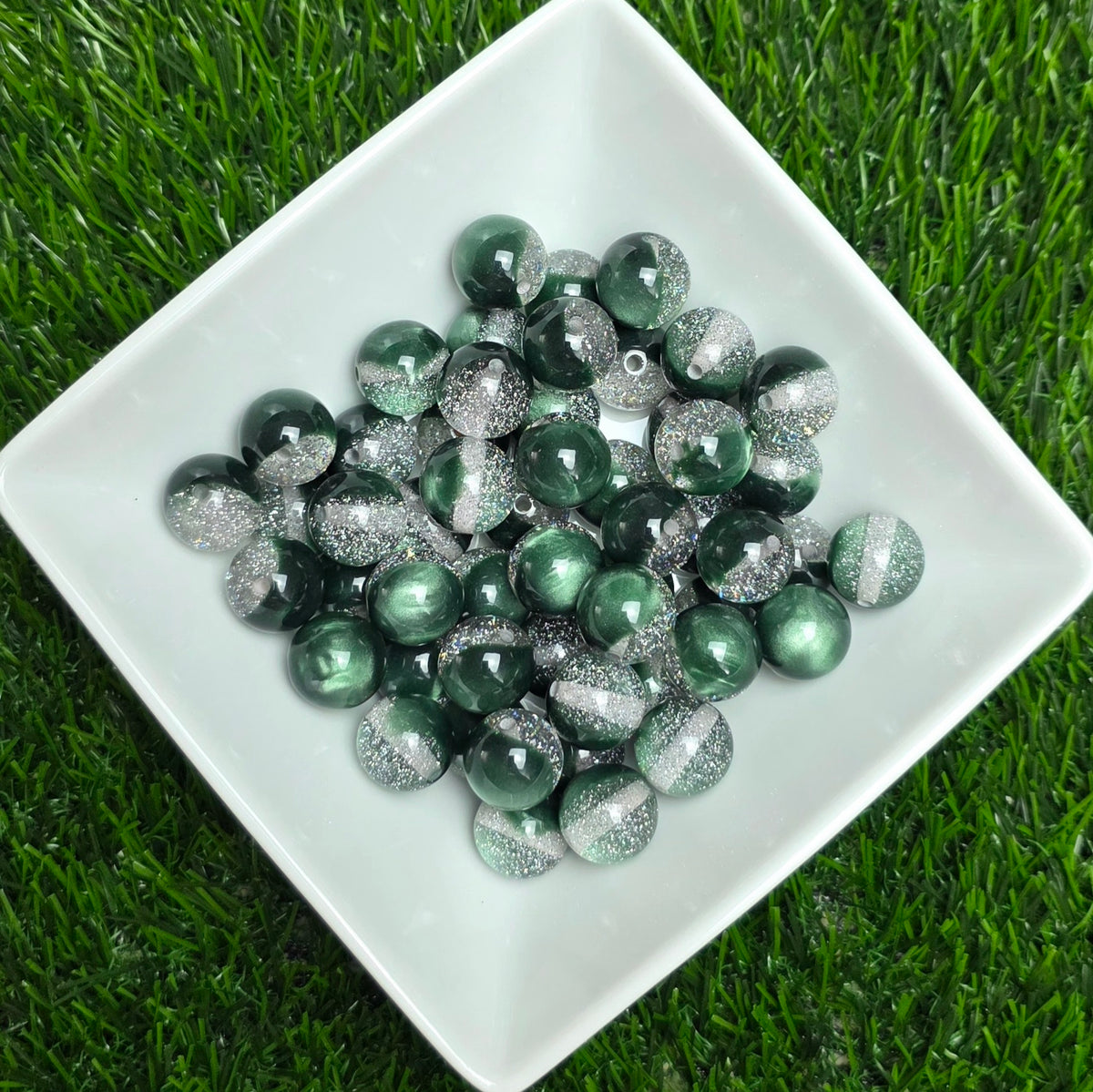 Hunter Green & Silver Glitter Cat Eye Acrylic Beads – 16mm – 5 Pack