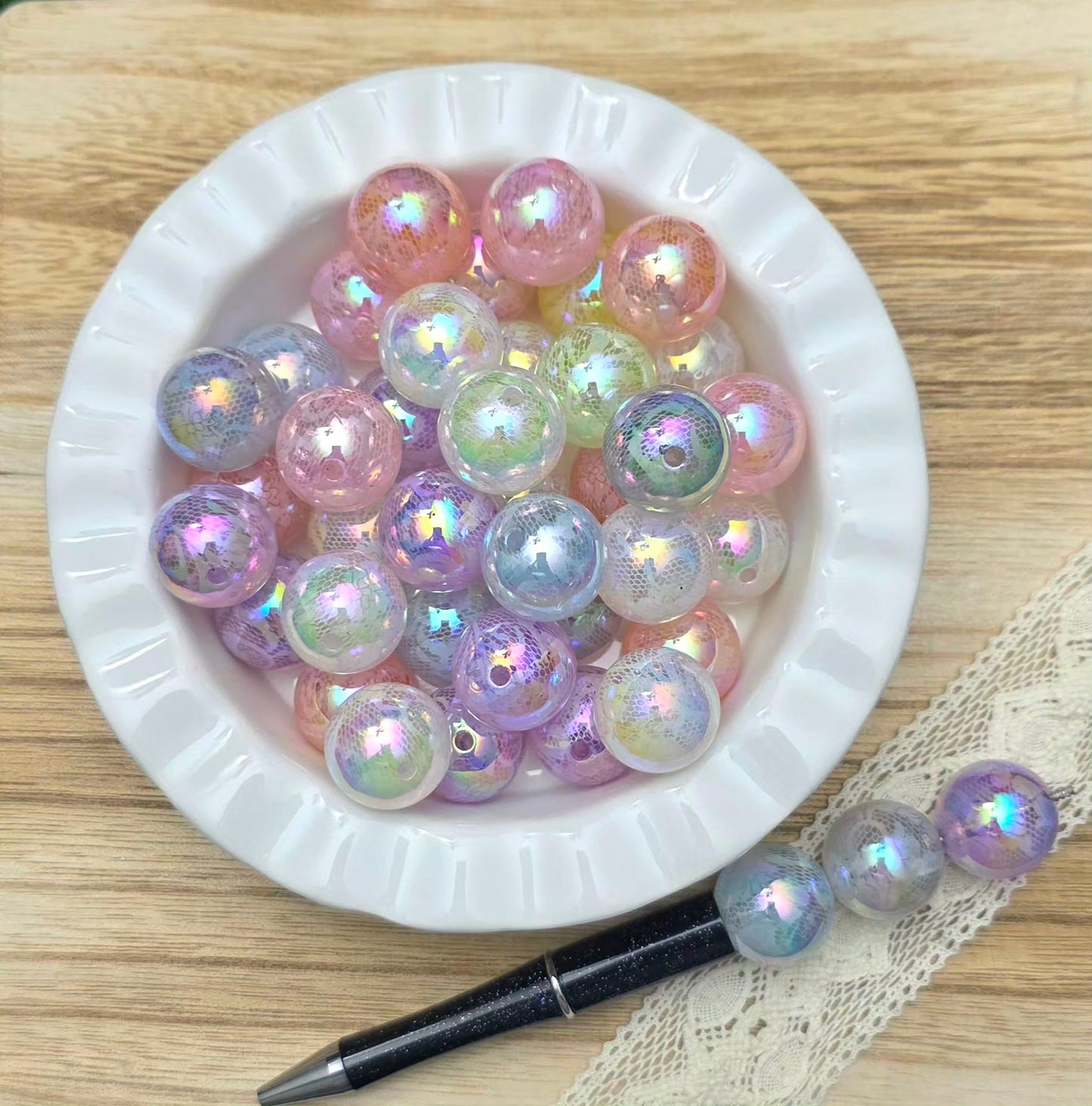 20mm Iridescent Lace Acrylic Beads – 4 Piece Pack
