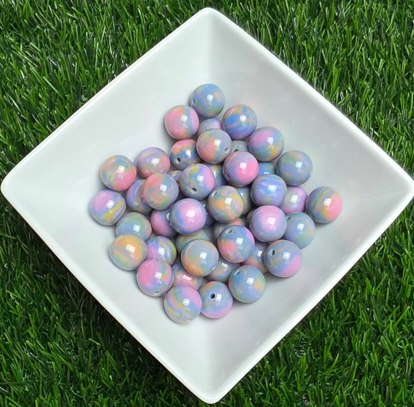 Unicorn Milk 16mm Acrylic Beads – 10 Pack