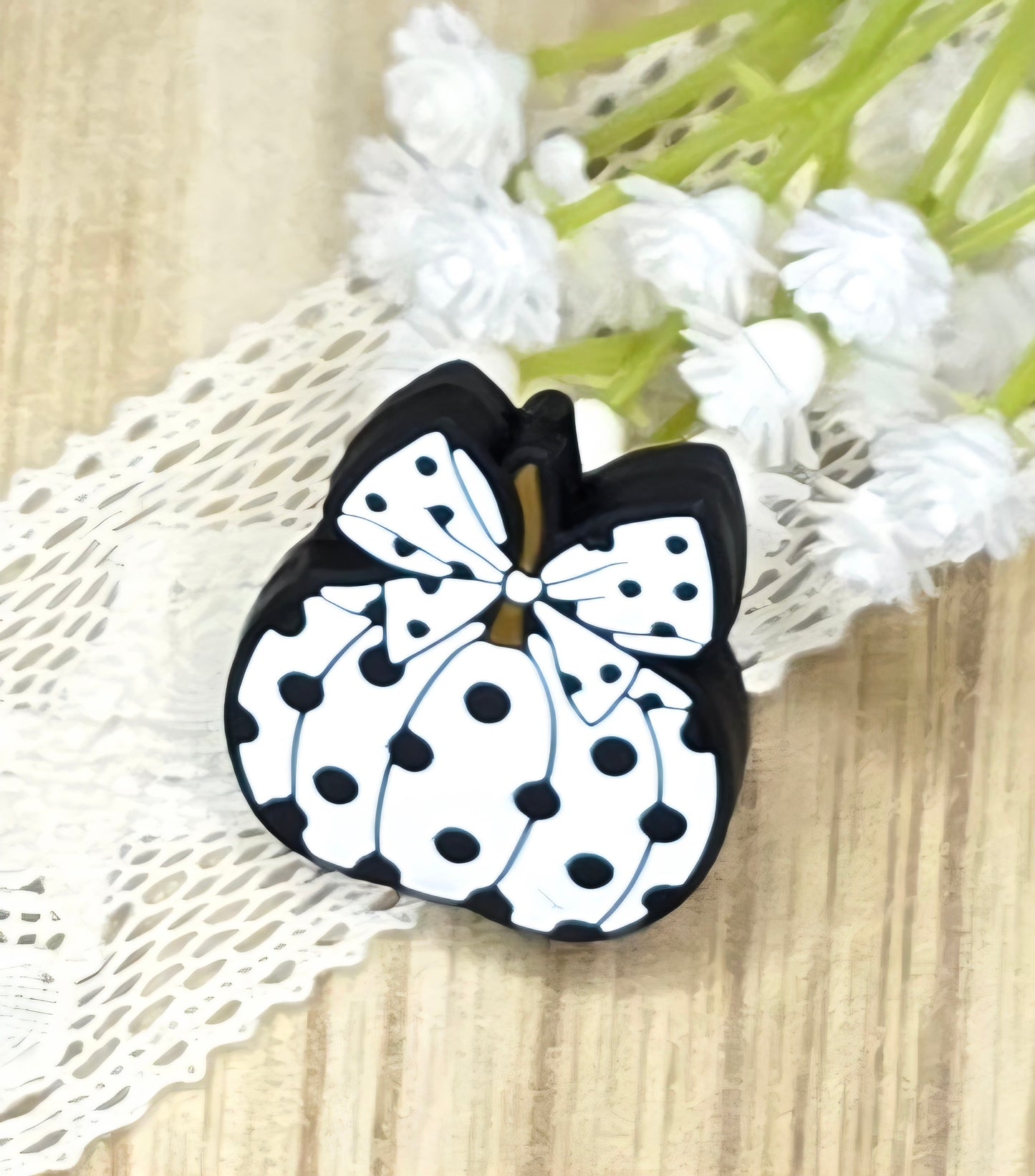 Bow Pumpkin Silicone Focal Bead – Silicone Focal Bead for Pens, Keychains & Fall Crafts
