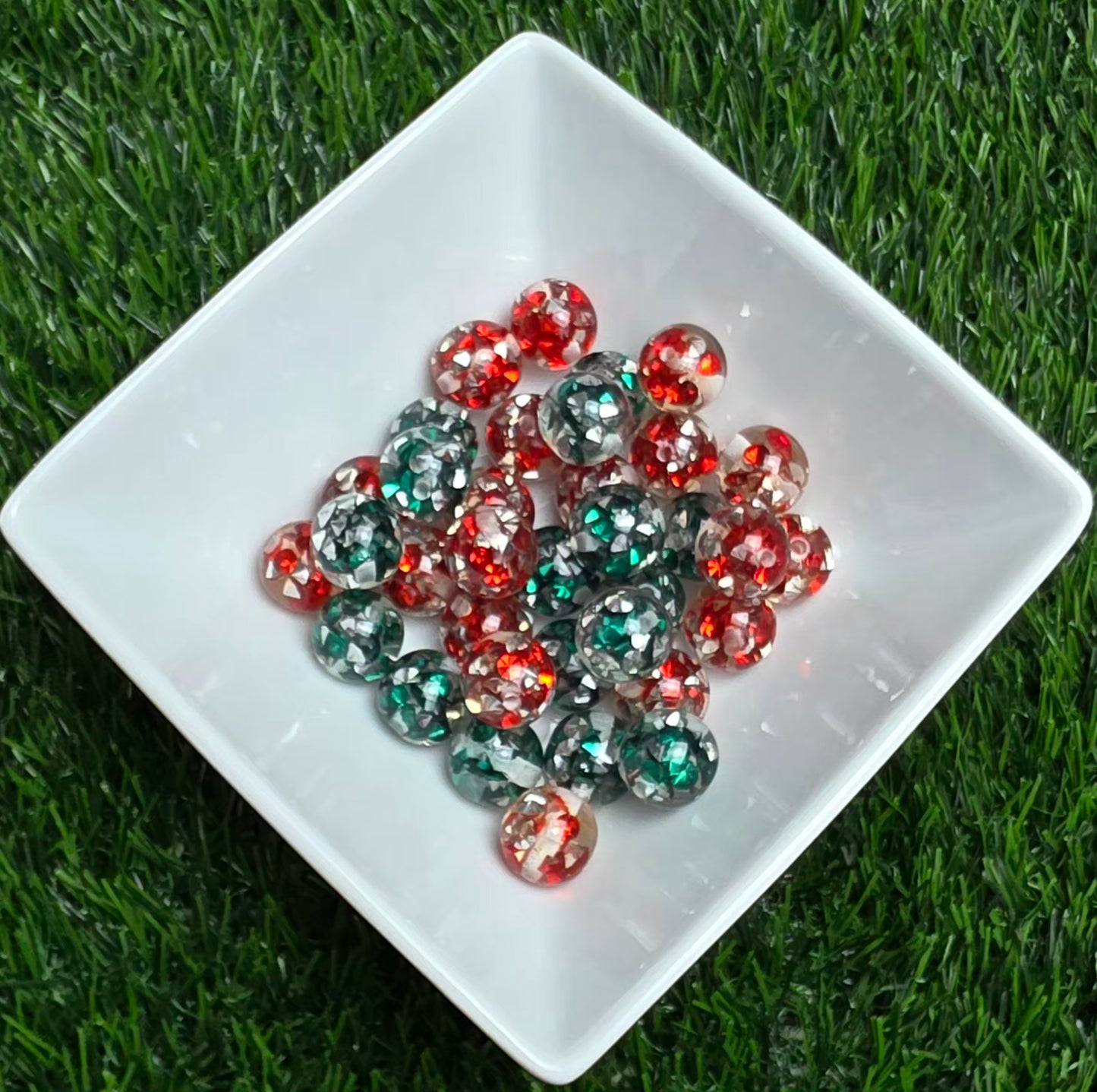 Sparkling Mistletoe — Red & Green — 10 beads