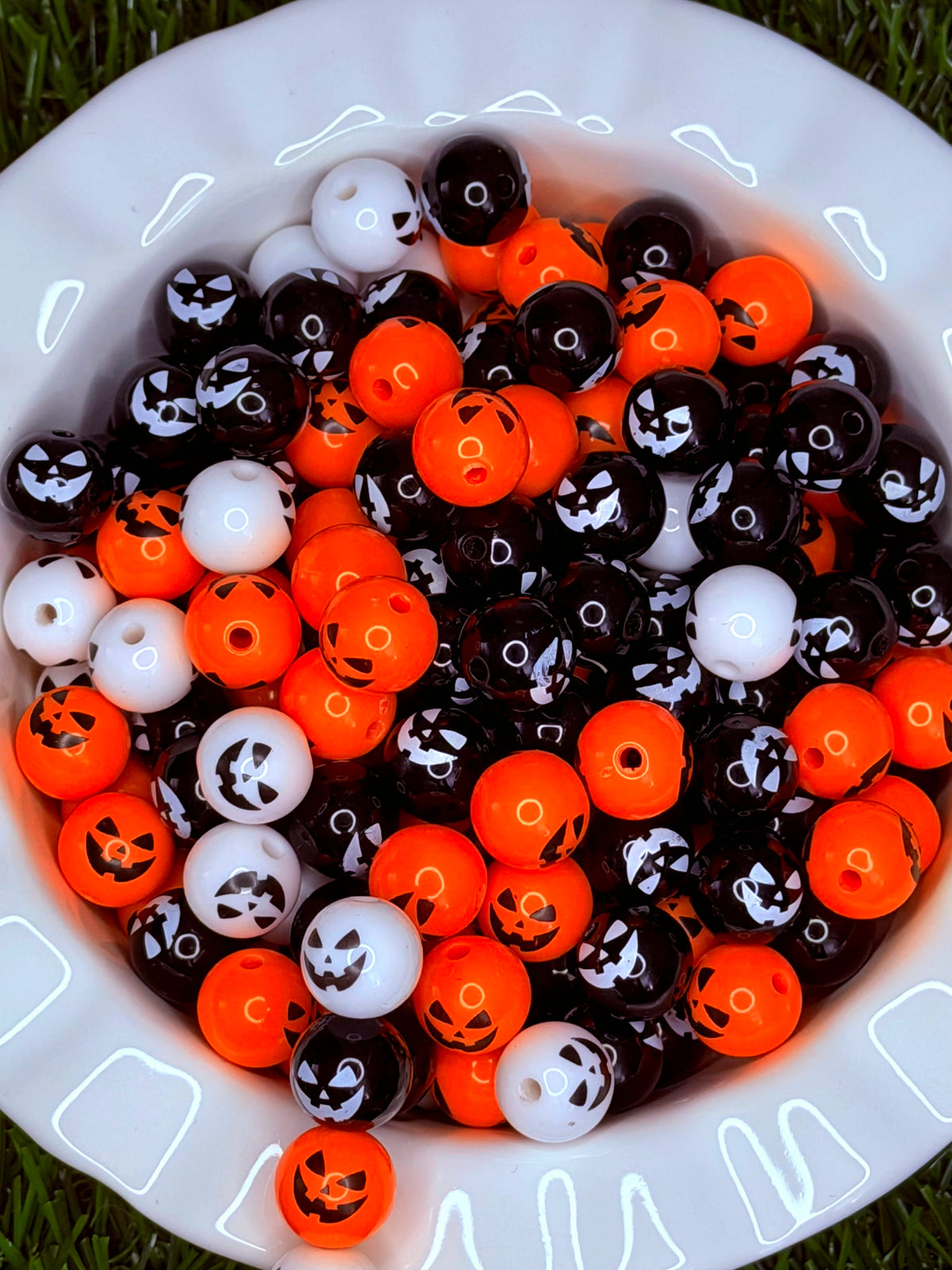 12mm Pumpkin Face Acrylic Beads – 20 Pack