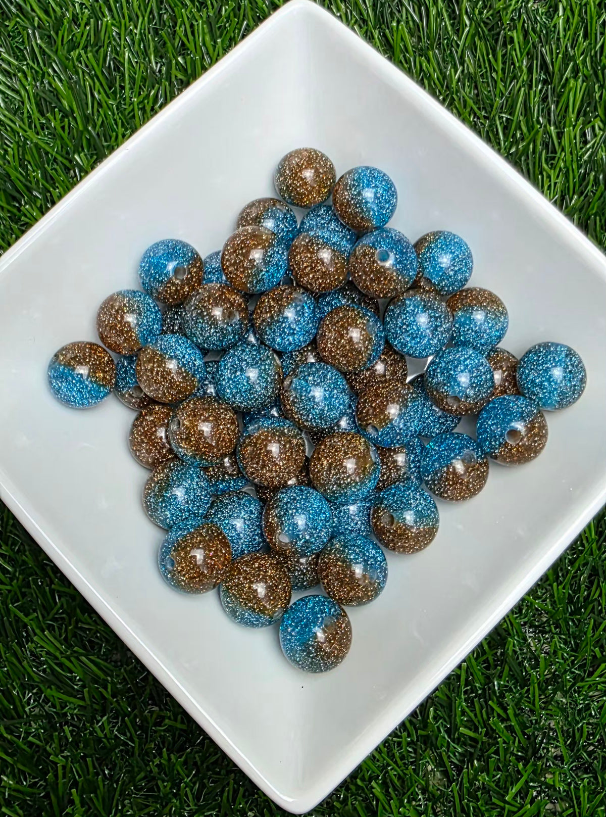 Blue & Brown Two-Tone Glitter Acrylic Beads – 16mm – 5 Pack