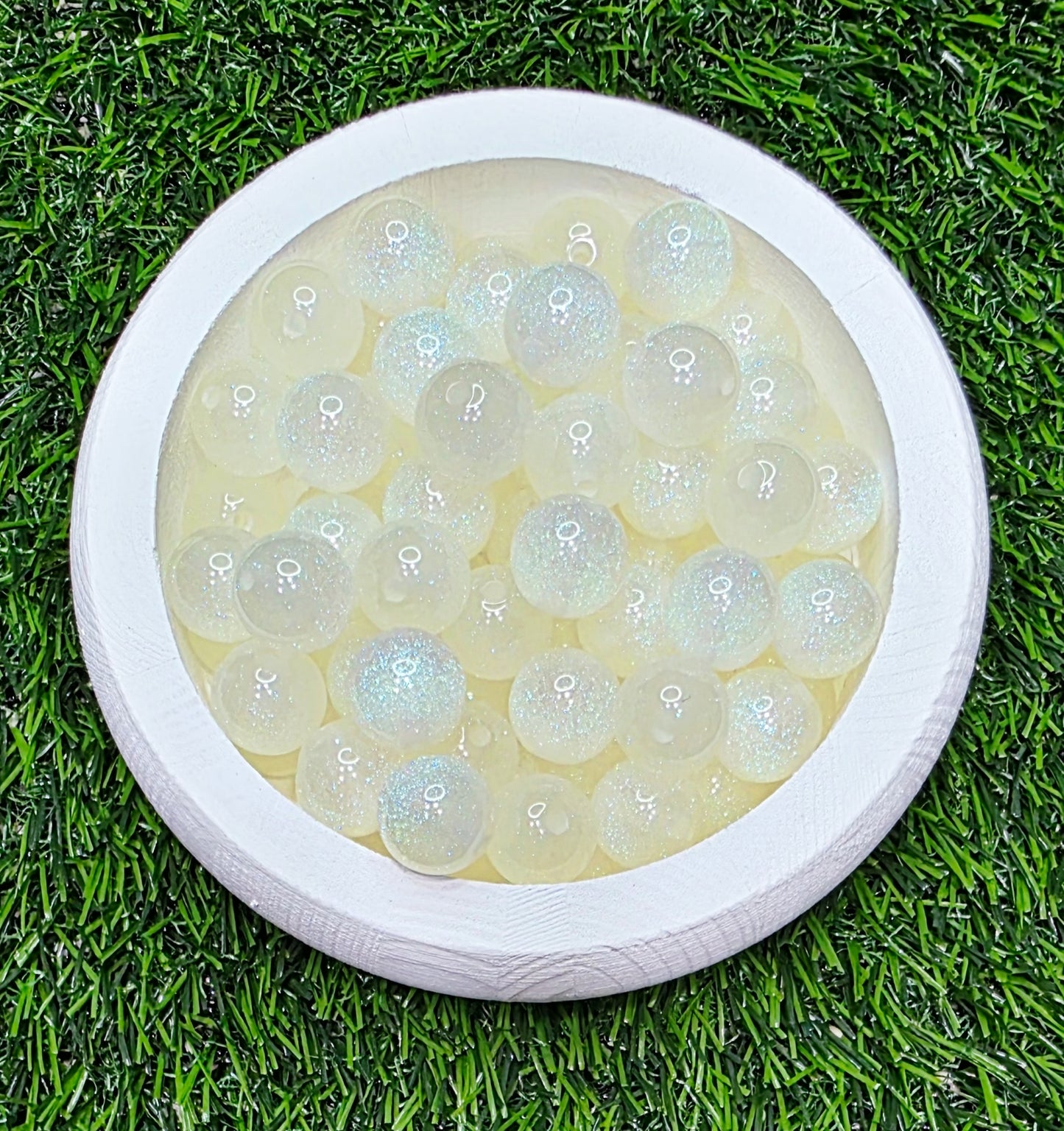 White 16mm glow in the dark glitter acrylic beads