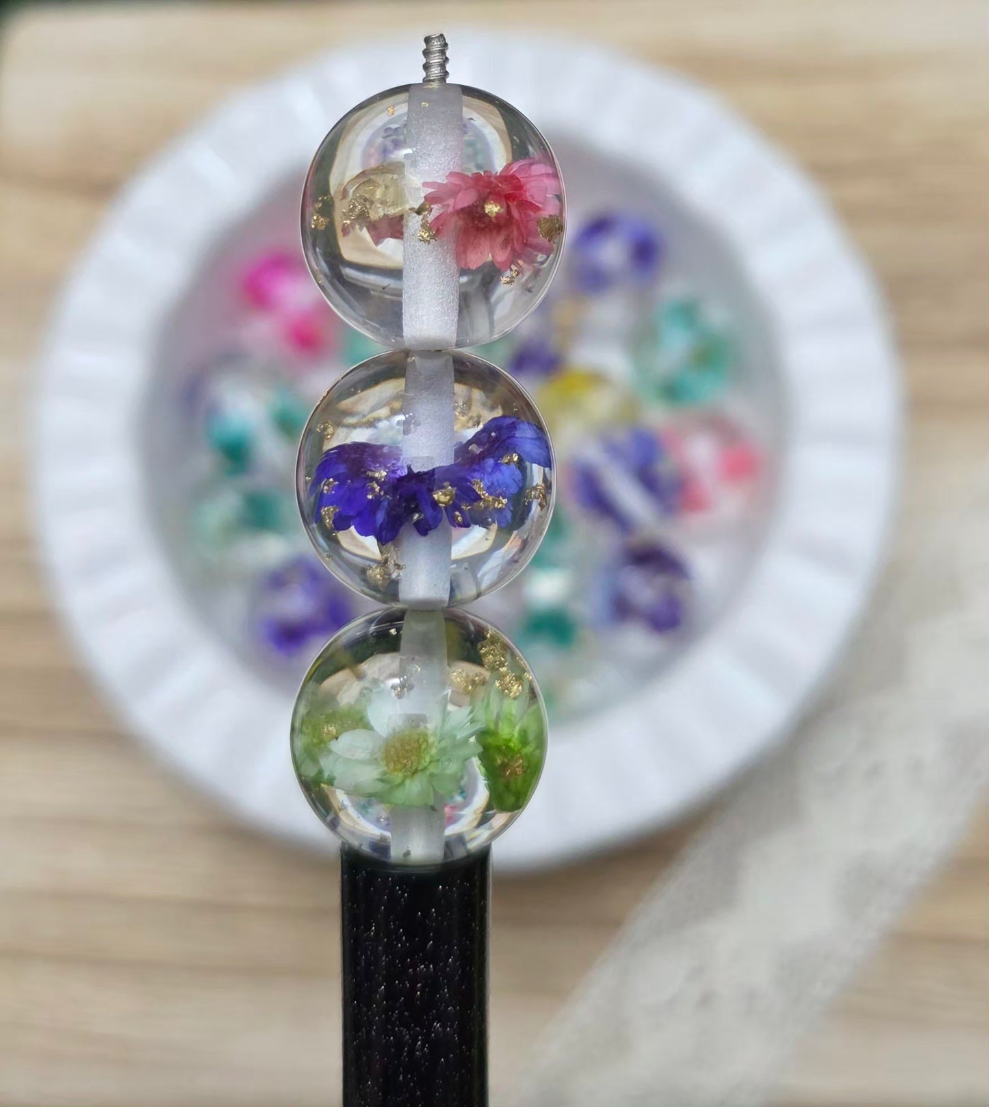16mm Pressed Flower Acrylic Beads – 4 Piece Pack