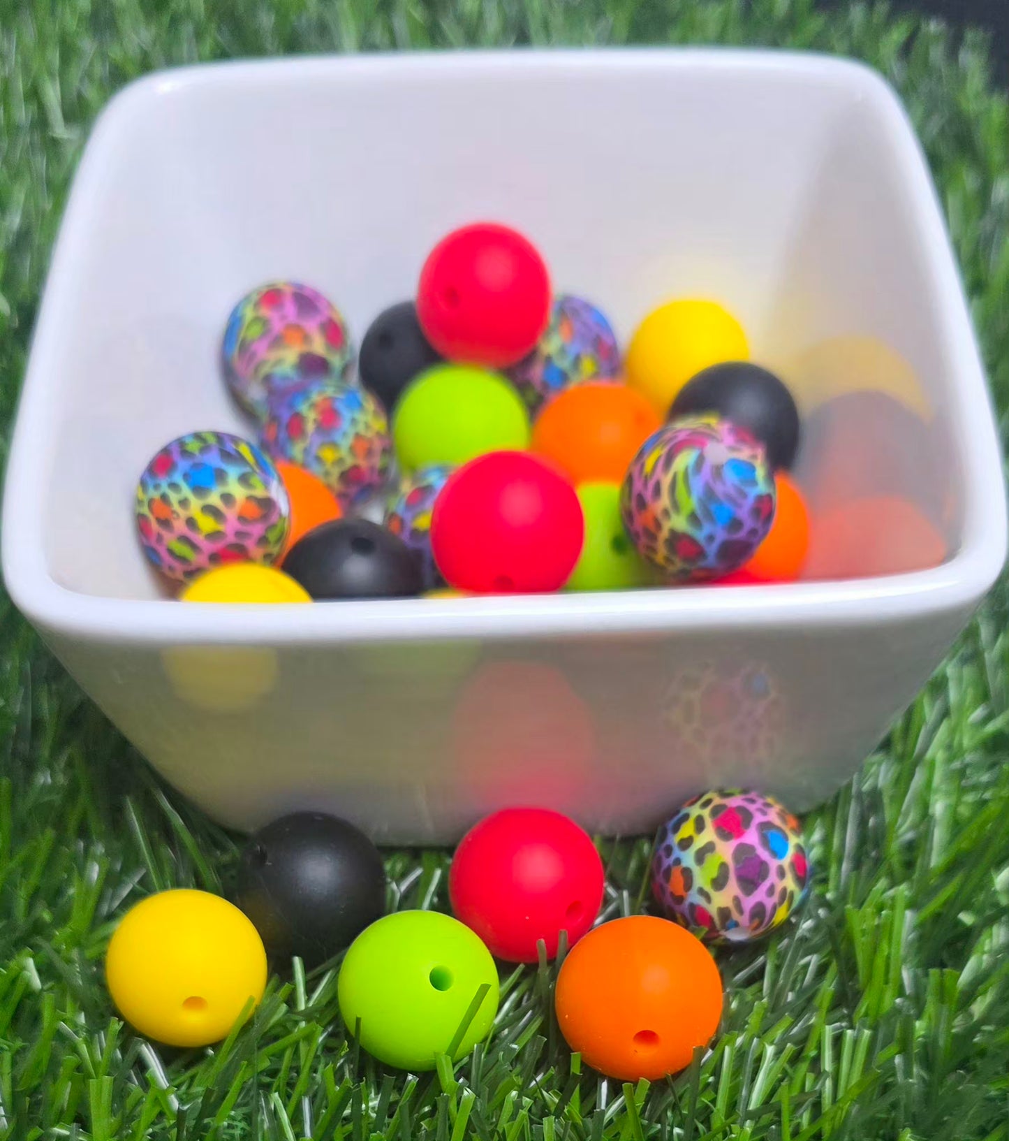 Back to the 80s – 15mm Curated Silicone Bead Mix – 25 Pieces