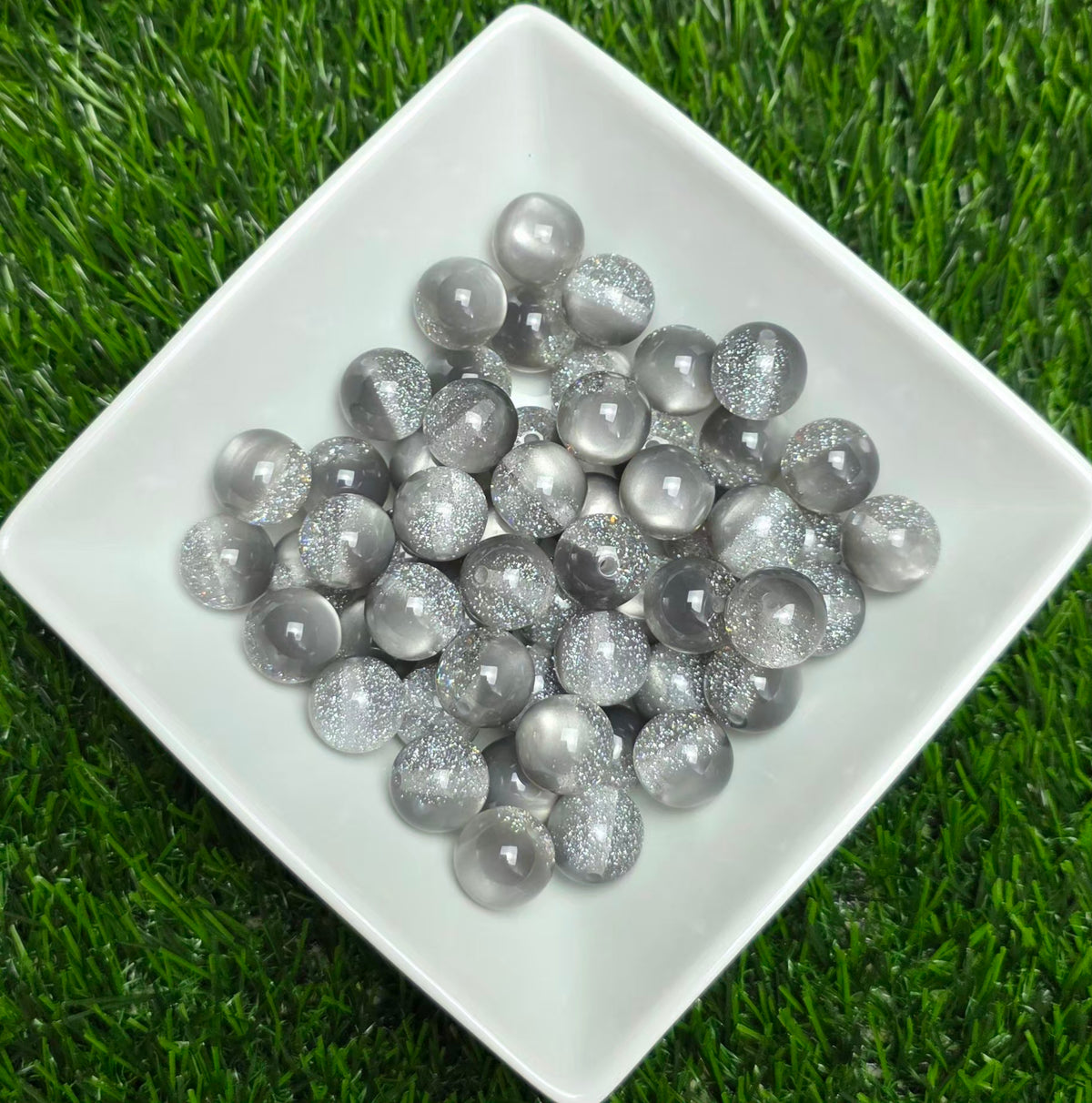 Gray & Silver Glitter Cat Eye Acrylic Beads – 16mm – 5 Pack