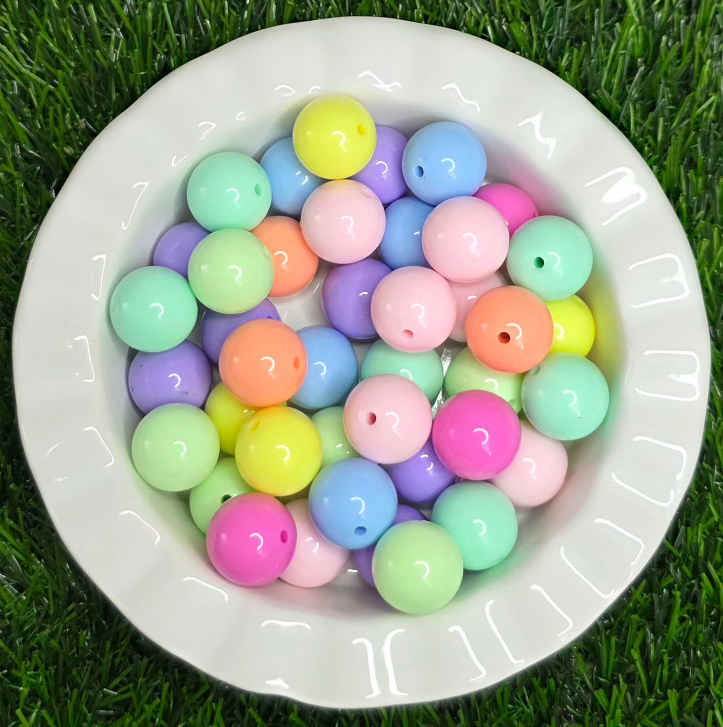 20mm Solid Bubble Gum Acrylic Beads – 4 Pack