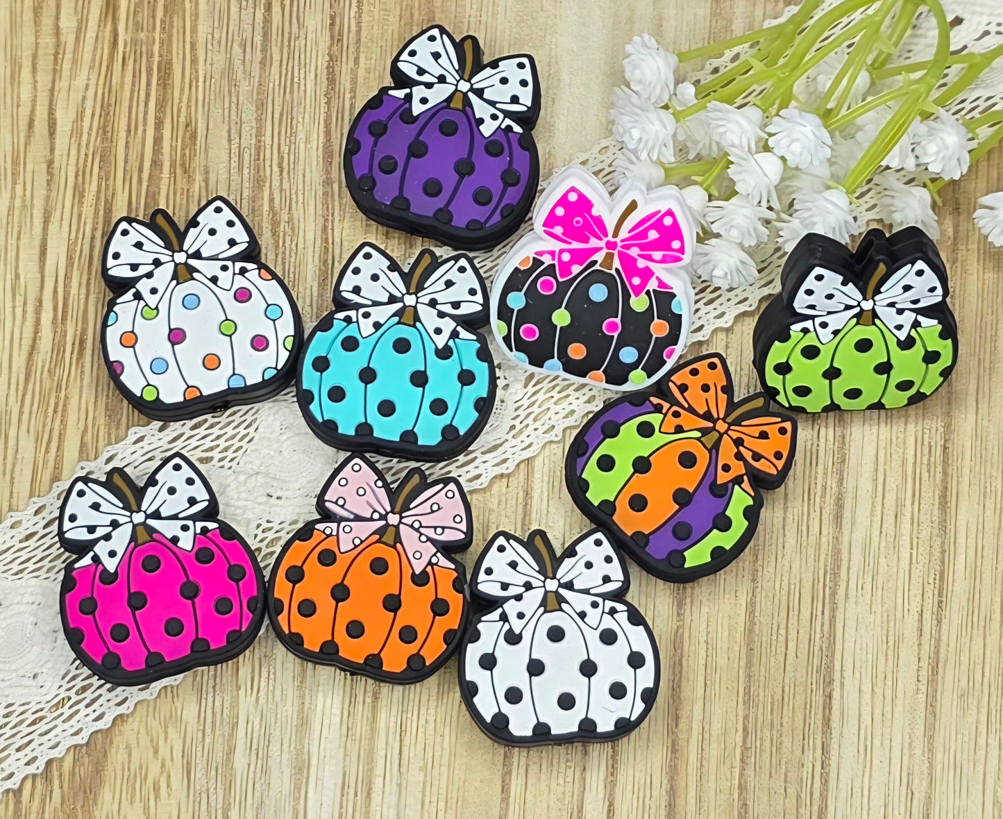 Bow Pumpkin Silicone Focal Bead – Silicone Focal Bead for Pens, Keychains & Fall Crafts