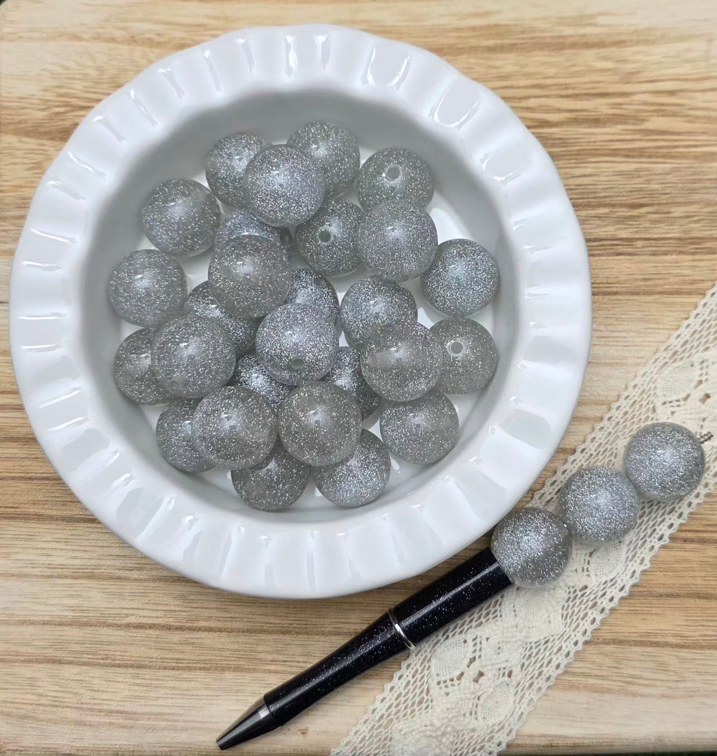 20MM Silver Glitter Acrylic Beads – 4 Piece Pack